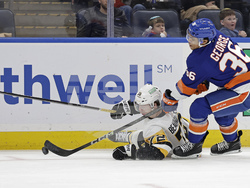 Penguins Islanders Hockey
