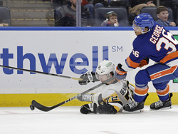 Penguins Islanders Hockey