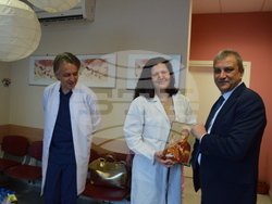 Снимка: Община Благоевград - Кметът Илко Стоянов посети домовете на първите две бебета за 2023 г.