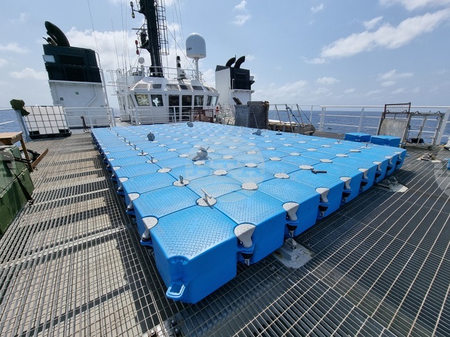 Day 26 - Antarctica - Sv. Sv. Kiril i Metodii Ship - pontoon raft