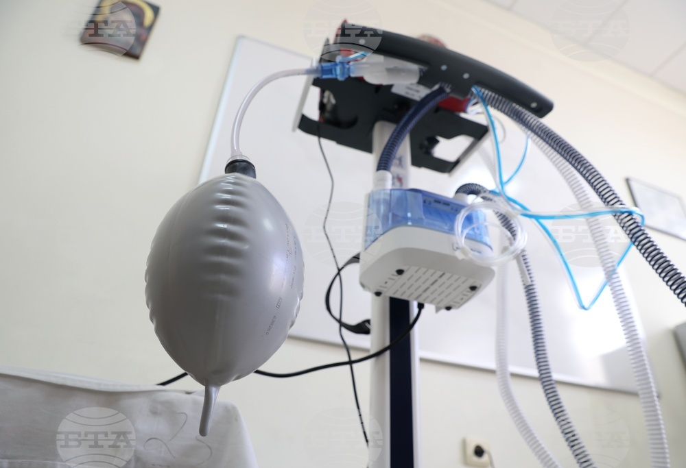 Започна доставянето на над сто респиратора за държавни и общински лечебни заведения, съобщиха от Министерството на здравеопазването