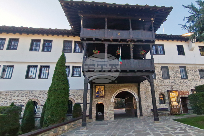 Троянският манастир ще посрещне днес частица от мощите на свети Давид Евбейски, съобщават от манастирското братство