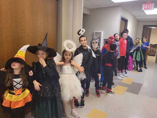 „Училищен карнавал“ бе организиран в Българско училище „Слънчогледи“ в американския град Глен Елин