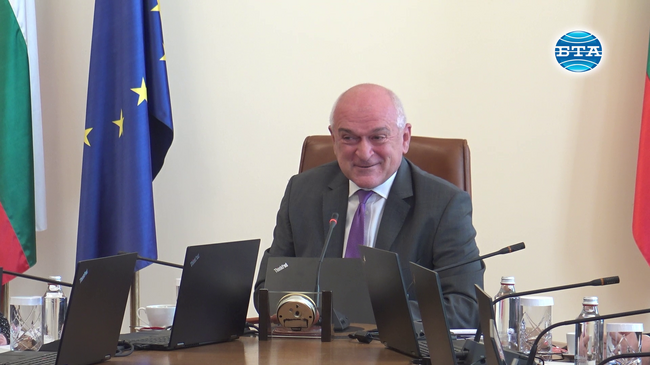 Служебният премиер Димитър Главчев поздрави Екатерина Захариева за представянето й пред Европейския парламент