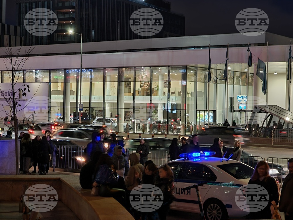 Търговски център - сигнал за взривно устройство