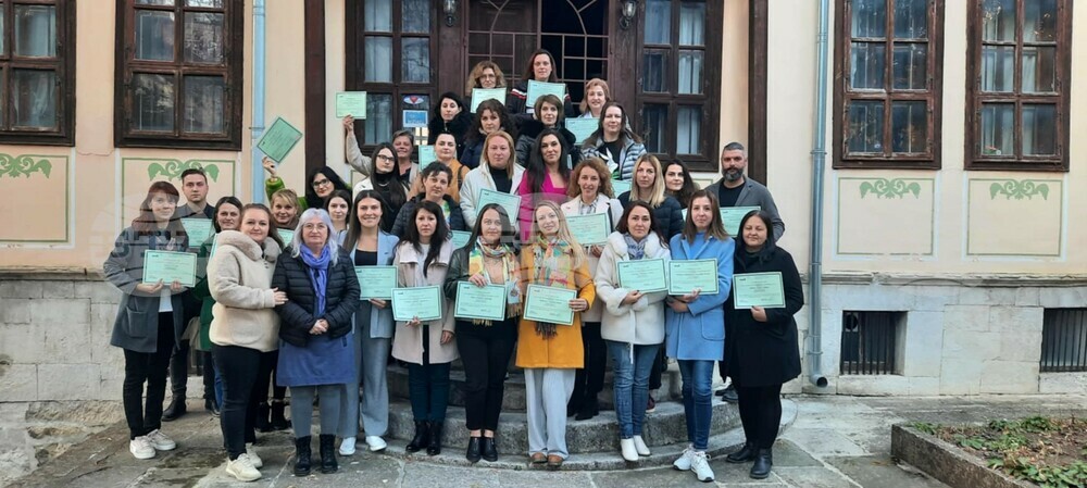 Община Шумен: Педагогически специалисти и психолози завършиха обучение, проведено от „Института по социални дейности и практики“