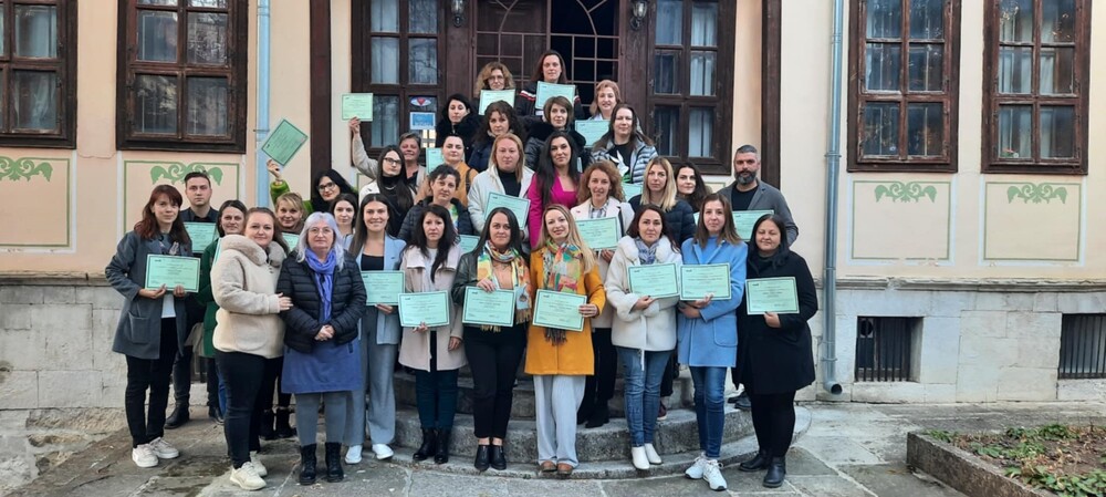 Община Шумен: Педагогически специалисти и психолози завършиха обучение, проведено от „Института по социални дейности и практики“