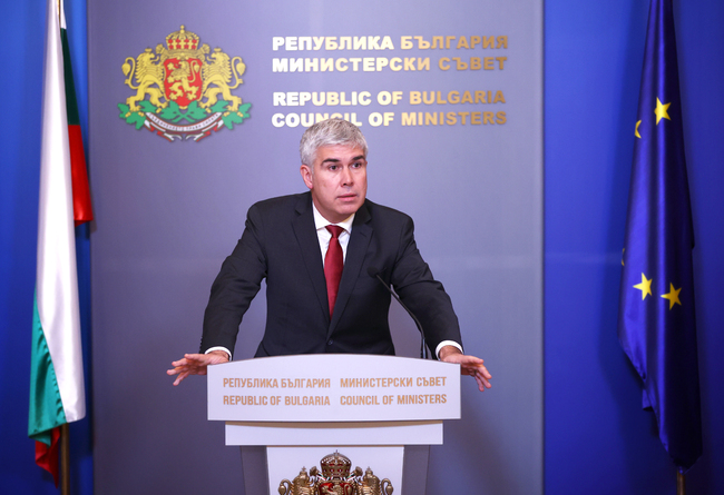 Министерството на енергетиката не разполага с информация за продажбата на "Лукойл Нефтохим Бургас", съобщи Владимир Малинов