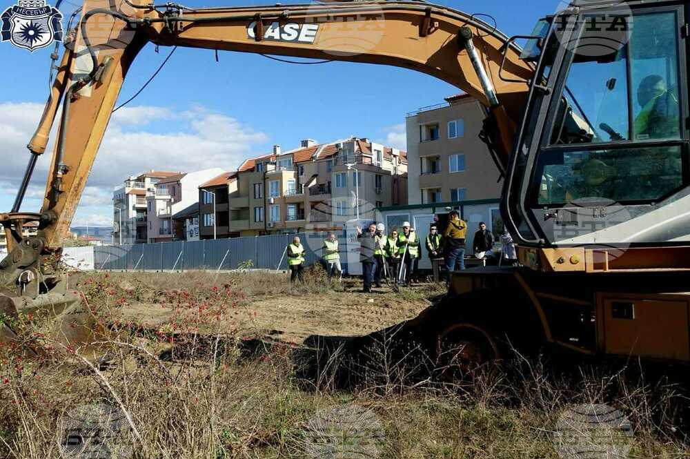 В Несебър започна изграждането на закрит плувен басейн