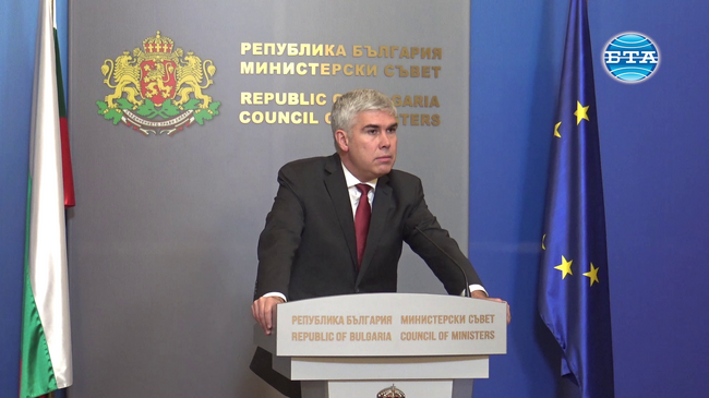 Министерството на енергетиката не разполага с информация за продажбата на "Лукойл Нефтохим Бургас", съобщи Владимир Малинов