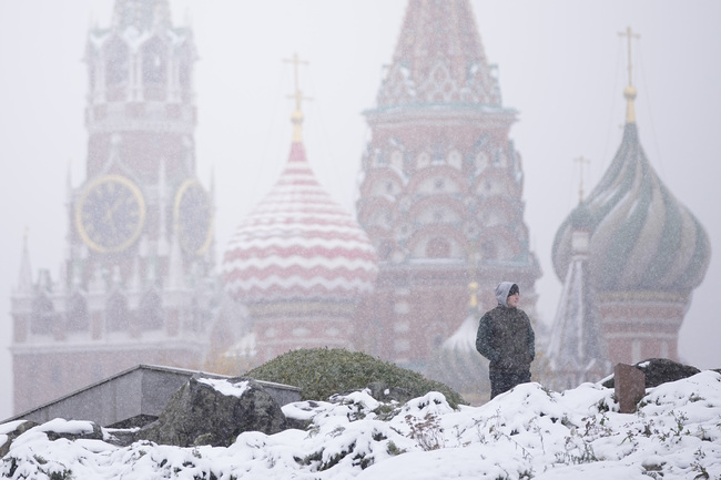Путин каза на Шолц, че всяко споразумение относно Украйна трябва да отчита интересите на Москва в сферата на сигурността, посочи Кремъл