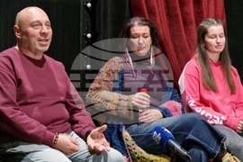 Шумен - „Пълнолудие - отложен живот” - театър