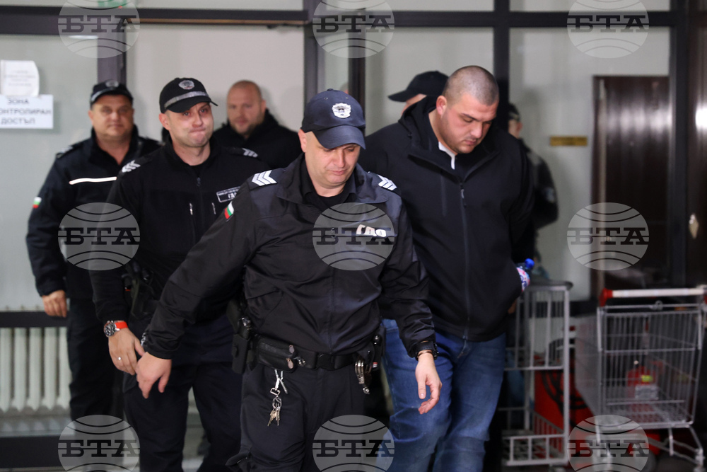 Благоевград - Окръжен съд - заседание - обвиняеми служители на МВР