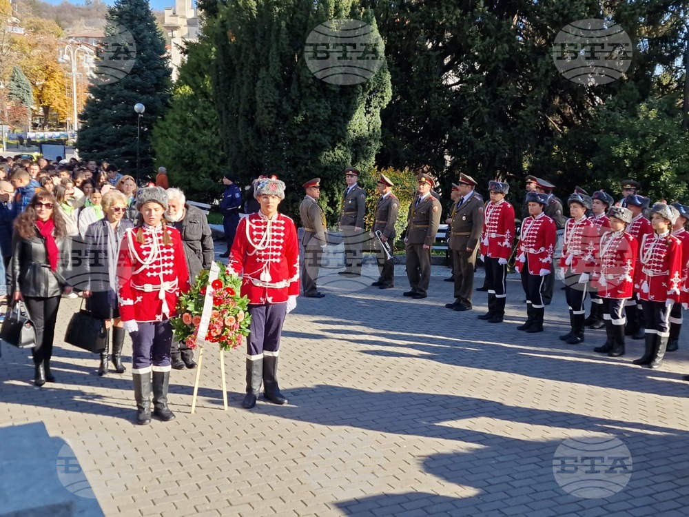 Велико Търново - Професионална гимназия по туризъм „Д-р Васил Берон“ отбеляза тържествено 200 години от рождението на своя патрон