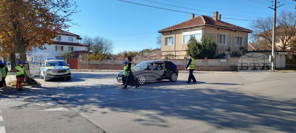 Децата от Детско полицейско управление - Балчик раздаваха брошури и наръчник за безопасно шофиране