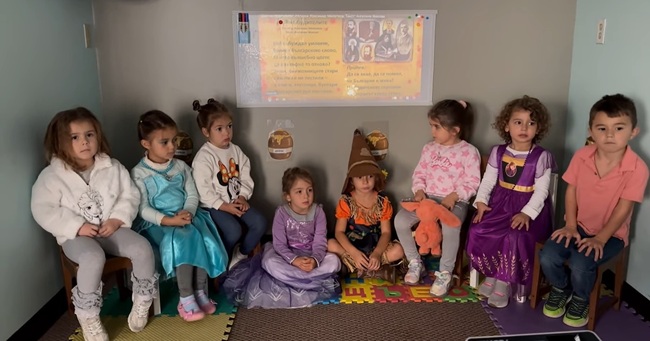 Децата от Българско училище „Васил Априлов“ в Шарлот отправиха поздрав към сънародниците ни по света по повод Деня на народните будители 