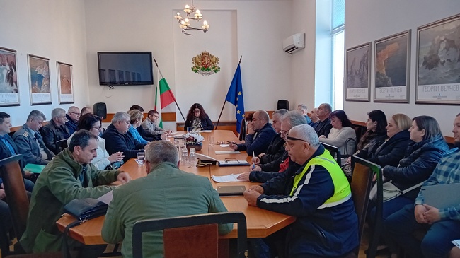 Областна администрация Варна: Щабът за изпълнение на областния план при защита от бедствия координира усилията на общините от област Варна и отговорните институции в подготовката им за зимния сезон