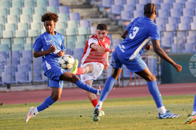 Футбол - Лига на УЕФА - младежи - ЦСКА - Генк