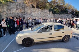 Шумен - полиция - ученици - демонстрация