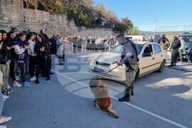 Шумен - полиция - ученици - демонстрация