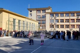 Шумен - полиция - ученици - демонстрация