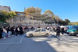 Шумен - полиция - ученици - демонстрация