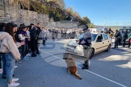 Шумен - полиция - ученици - демонстрация