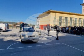 Шумен - полиция - ученици - демонстрация