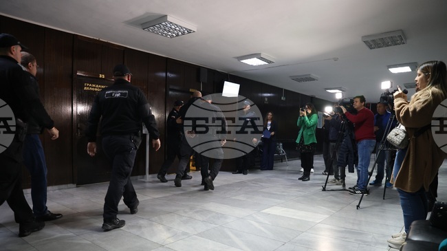 Благоевград - Окръжен съд - заседание - обвиняеми служители на МВР