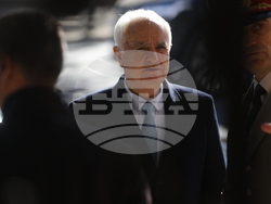 Мавзолей-гробница на княз Александър I Батенберг - полагане на венци - Атанас Запрянов