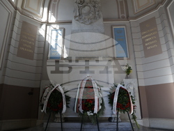 Мавзолей-гробница на княз Александър I Батенберг - полагане на венци