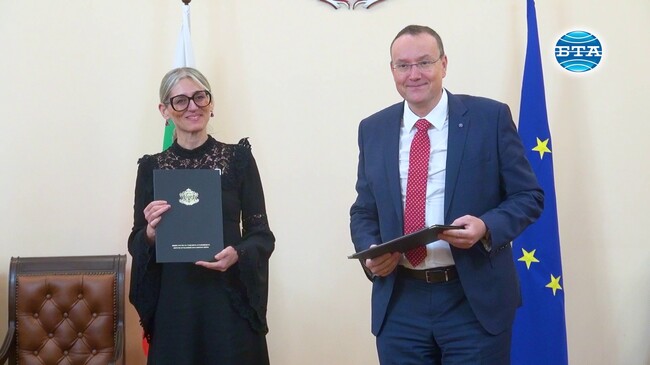 Допълнително споразумение за доставка на още пет нови електрически мотрисни влака беше подписано в Министерството на транспорта