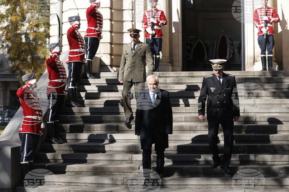 Мавзолей-гробница на княз Александър I Батенберг - полагане на венци