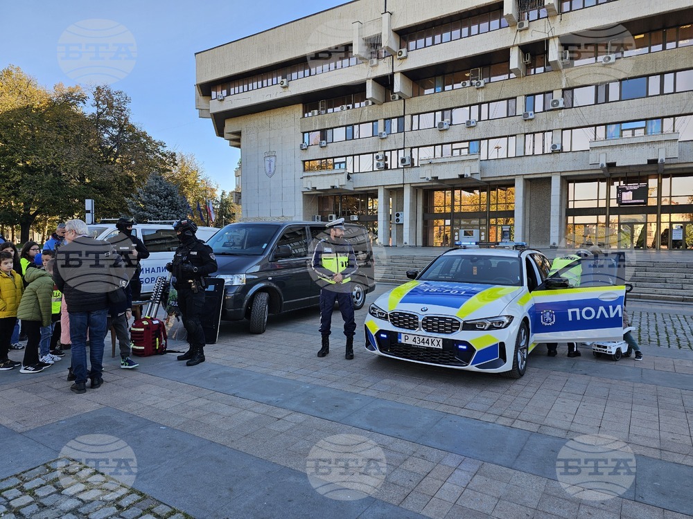 Полицията в Русе отличи 145 служители в навечерието на професионалния си и патронен празник