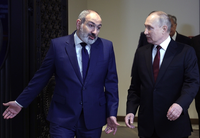 В телефонен разговор с арменския премиер Путин приветства споразумението за пълно прекратяване на военните действия в Нагорни Карабах