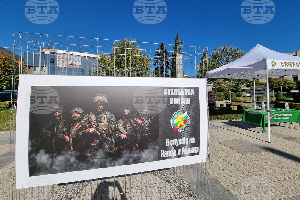 Сливен - „Сухопътни войски - ние сме там, където има нужда от нас“ - изложба