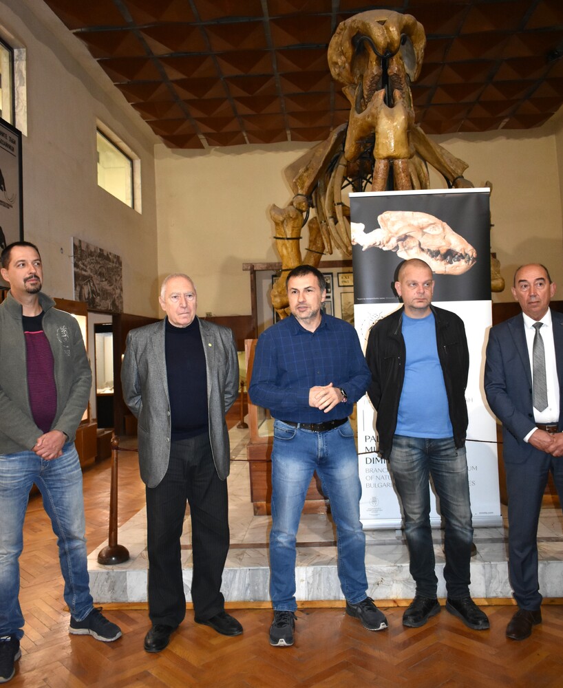 Изложба в Асеновград разказва за първите хора на Земята