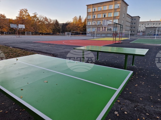 Търговище - Второ Средно училище „Проф. Никола Маринов“ - нова спортна площадка