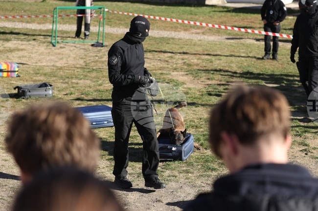 Кампанията на Агенция "Митници" и НАП "Не сте сами" продължава и през тази учебна година 