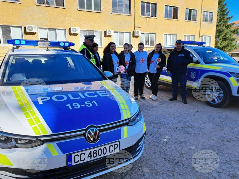 Пътни полицаи от Дулово проведоха занятие по пътна безопасност с местни ученици