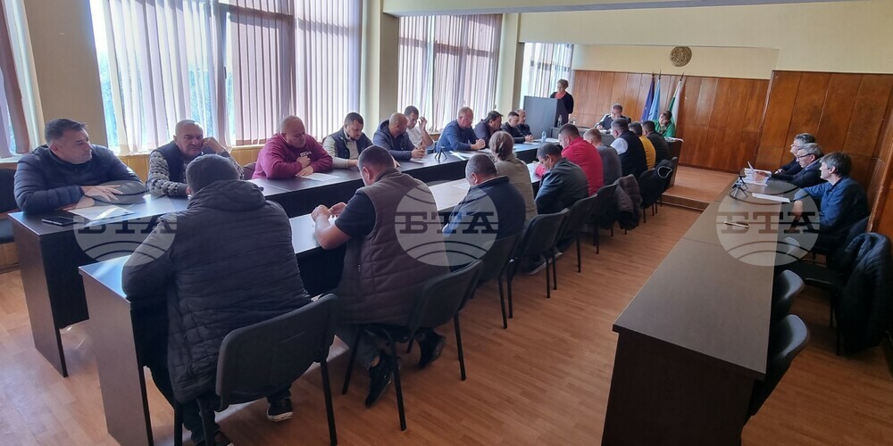 Общинският съвет в Каолиново гласува докладна записка за процедура за обществена поръчка за извършване на обществен превоз на пътници