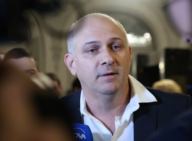 Срамно е 2024 година някой да иска цензура, каза директорът на Народния театър Васил Василев
