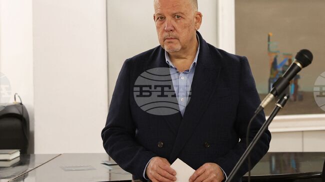 Две картини на Георги Баев стават част от благотворителната инициатива "Нов роял за талантите на Бургас"