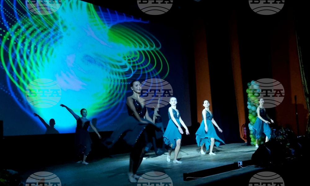 В самодейните състави хората намират своето социално пространство и се чувстват силни заедно, каза за БТА секретарят на читалището в Търговище