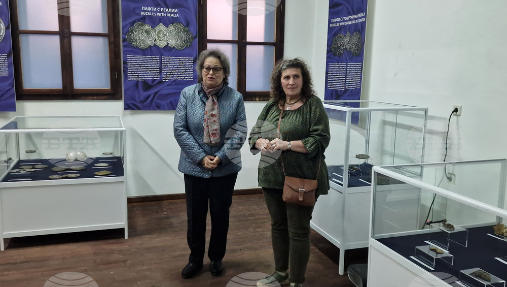 Гостуващата изложба на русенския музей „Пафтите – вселена от знаци“ предизвика интерес сред публиката в Търговище