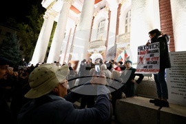 Народен театър “Иван Вазов”- протест