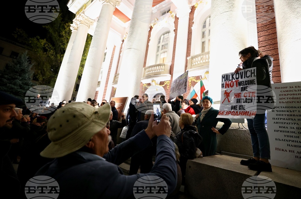 Народен театър “Иван Вазов”- протест
