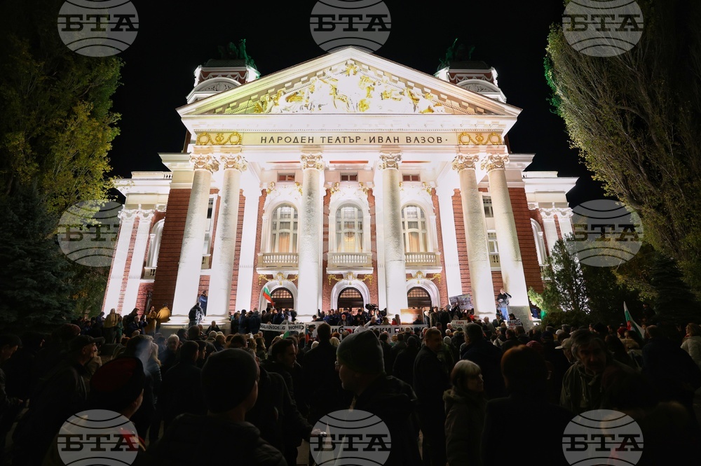 Протестите по повод премиерата на „Оръжията и човекът“ в София са достигнали до вниманието на ЕП, сочат от Народния театър