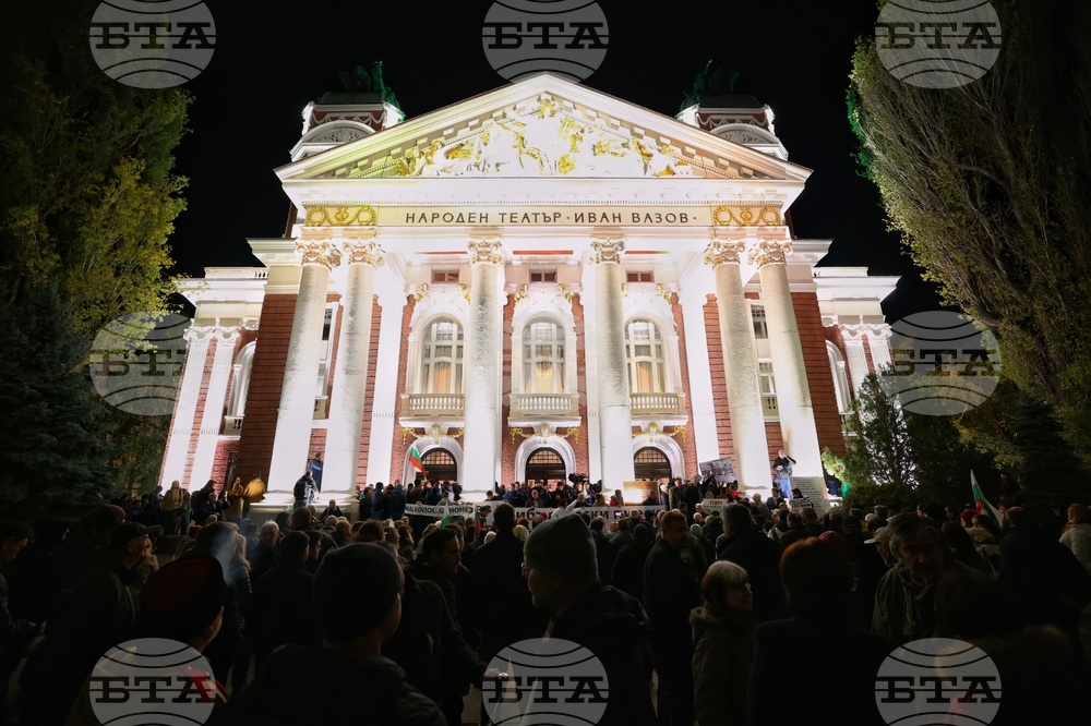 Народен театър “Иван Вазов”- протест