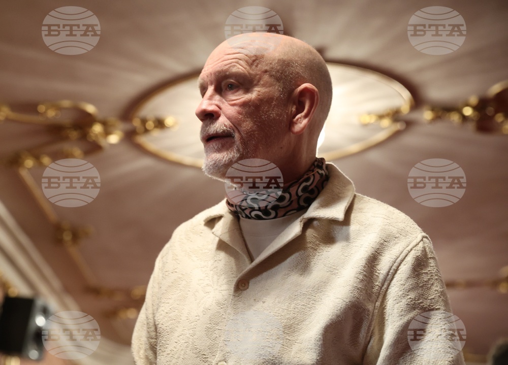 Народен театър „Иван Вазов“ - постановка „Оръжията и човекът“